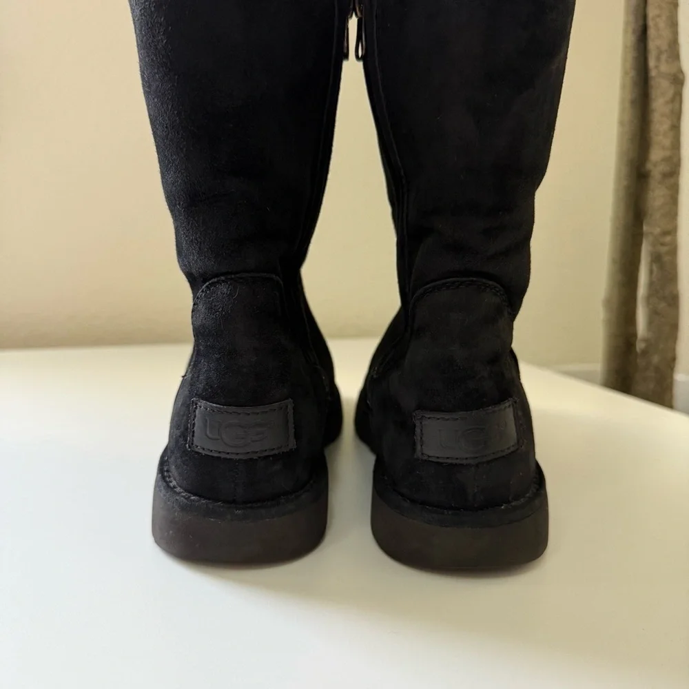 UGG Black Abree Short II Nero Suede Boots Women’s Size 7